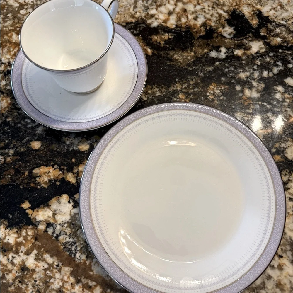 3 piece Elegant White‎ and Lilac Royal Doulton fine Tea China